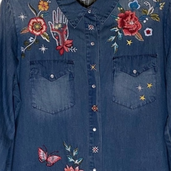 Johnny Was Cara Frayed Westward Denim Shirt NWT RARE - Picture 5 of 15